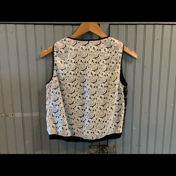 Gorgeous top - Picture 3 of 4